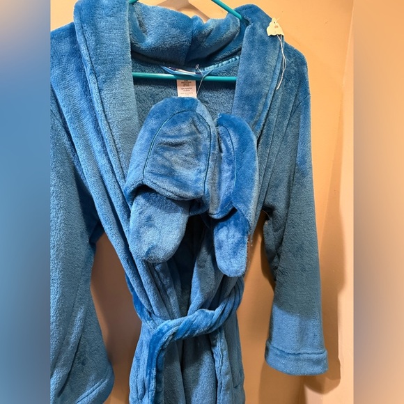 Cozy Blue Plush Robe with Hood & Matching Slippers NWT - Picture 3 of 4